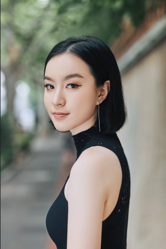 Photo of author Chloe Gong